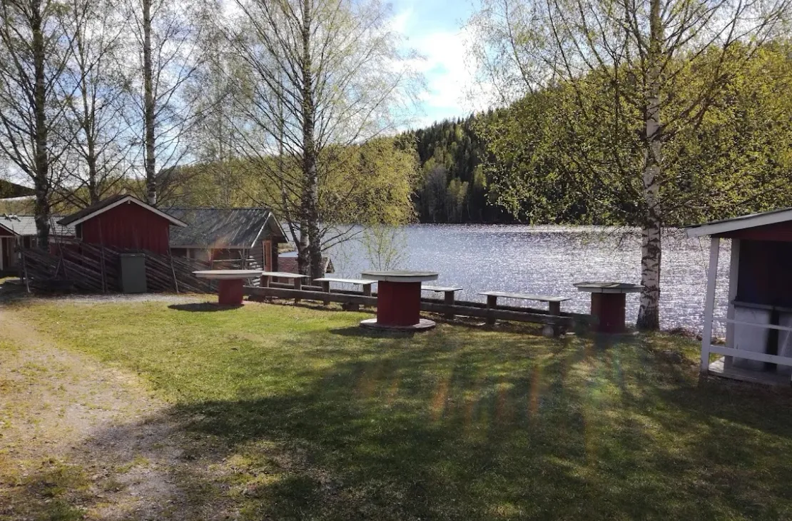 Vuokonjärven kesäteatterin rantamaisemaa