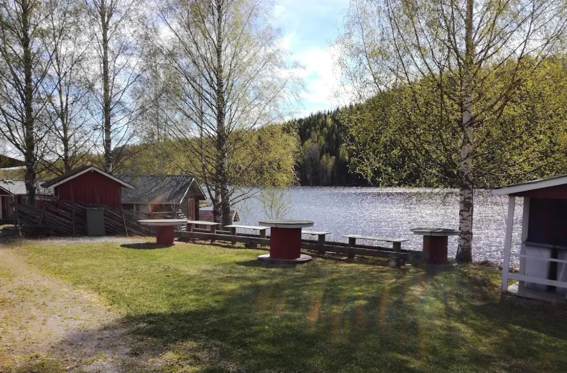 Vuokonjärven kesäteatterin rantamaisemaa