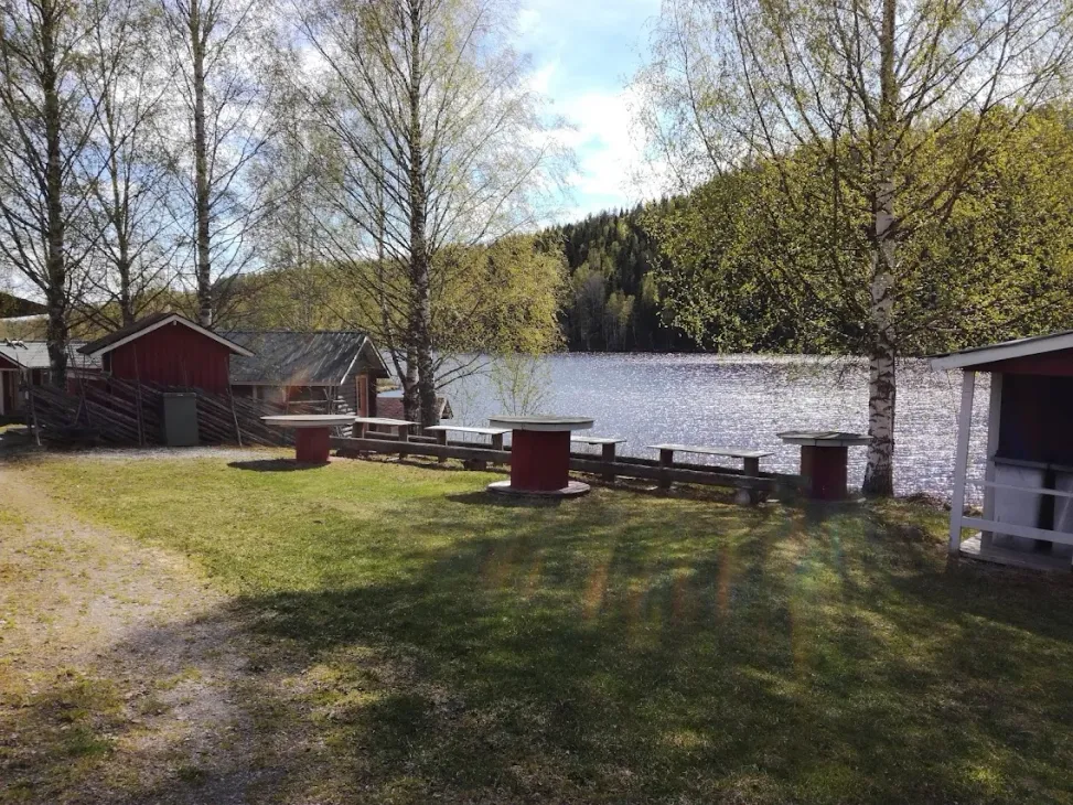 Vuokonjärven kesäteatterin rantamaisemaa