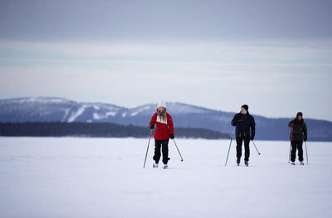 Ryhm&auml; hiiht&auml;ji&auml; Kolin vaarojen edustalla Pielisell&auml;