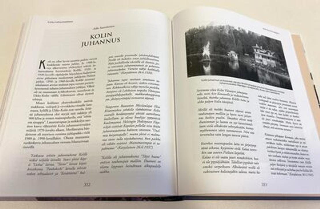 Kirjan aukeama, joka esittelee Kolin juhannusperinteitä ja vanhaa kesäjuhlan viettoa.