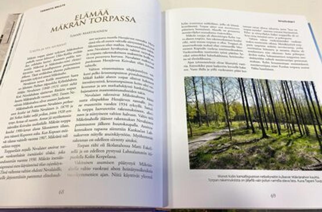 Kirjan aukeama, jossa kerrotaan elämästä Mäkrän torpassa.