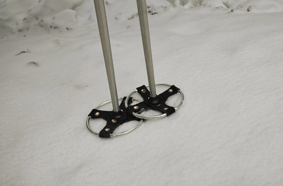 Sauvaparin isot sommat lumessa.