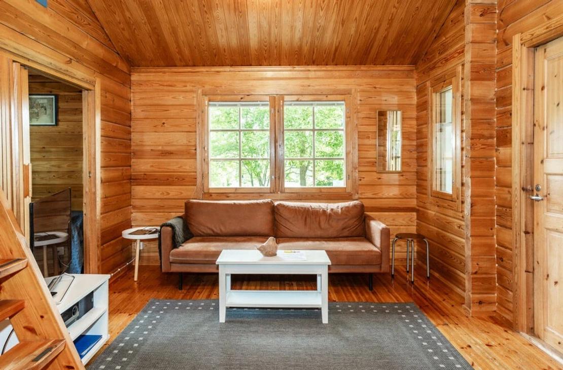 Ruskea sohvaryhm&auml;