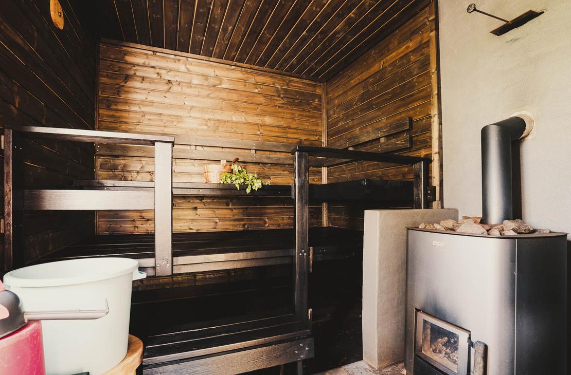 Venejoen Piilo, Kuohu-mökin tummasävyinen sauna