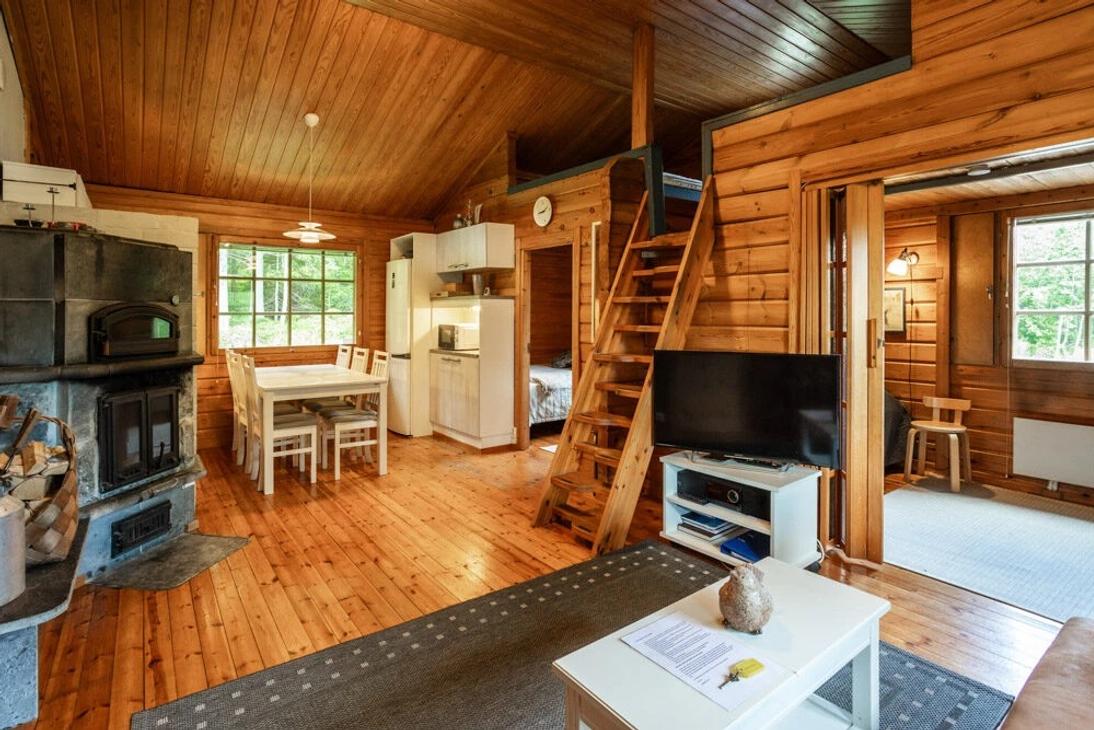 Oleskelutila, jossa takka