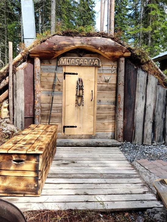 Maan alle rakennettu Muasaanan etuseinä