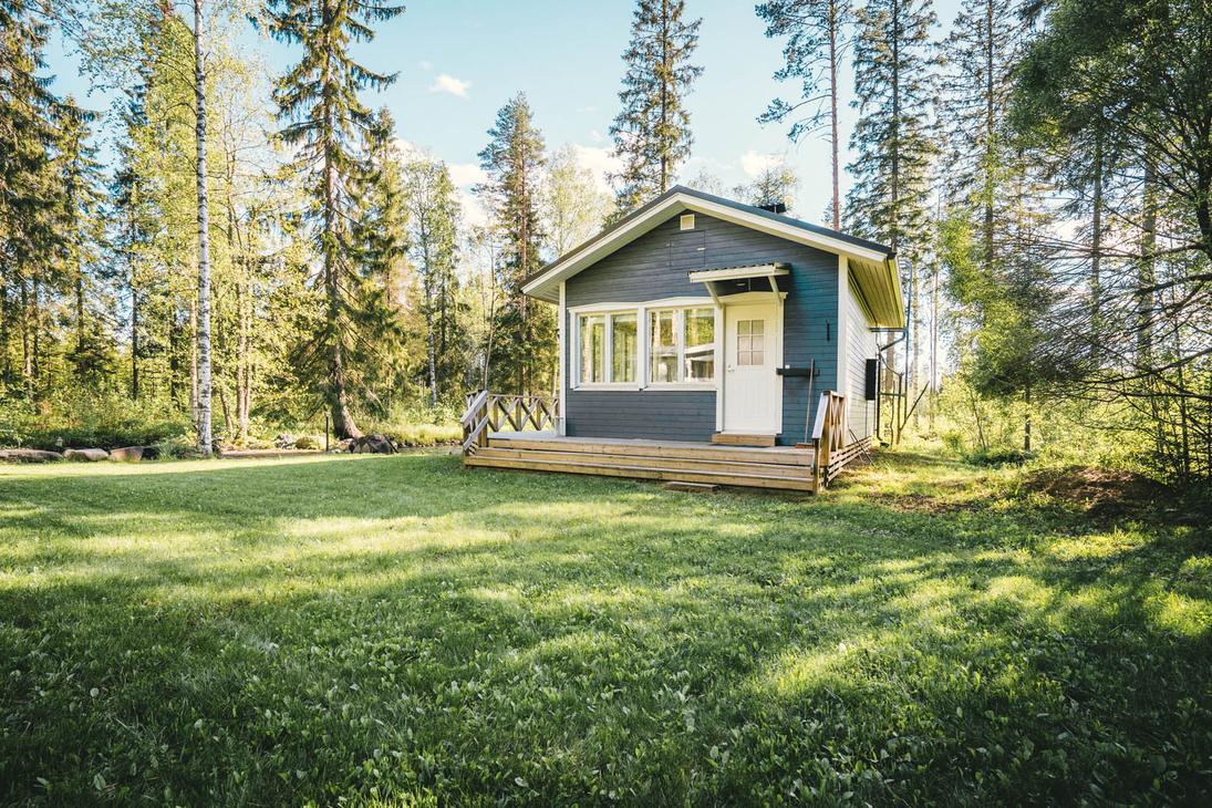  Kuohu m&ouml;kin ymp&auml;rill&auml; on my&ouml;s hieman nurmikkoa  