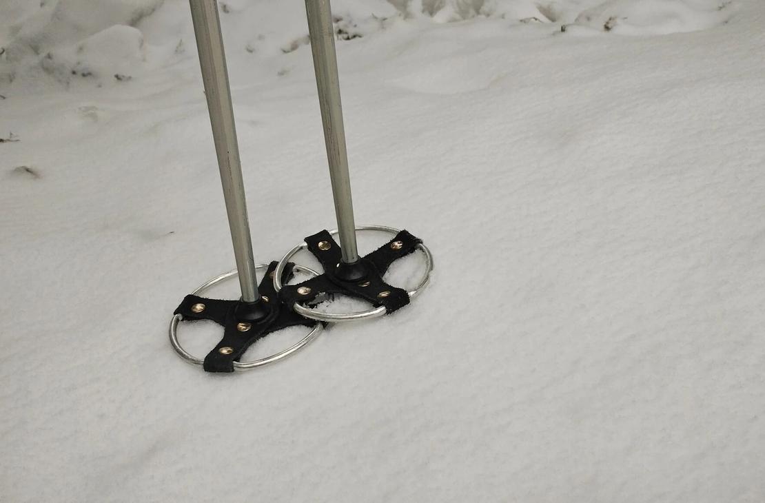 Sauvaparin isot sommat lumessa.