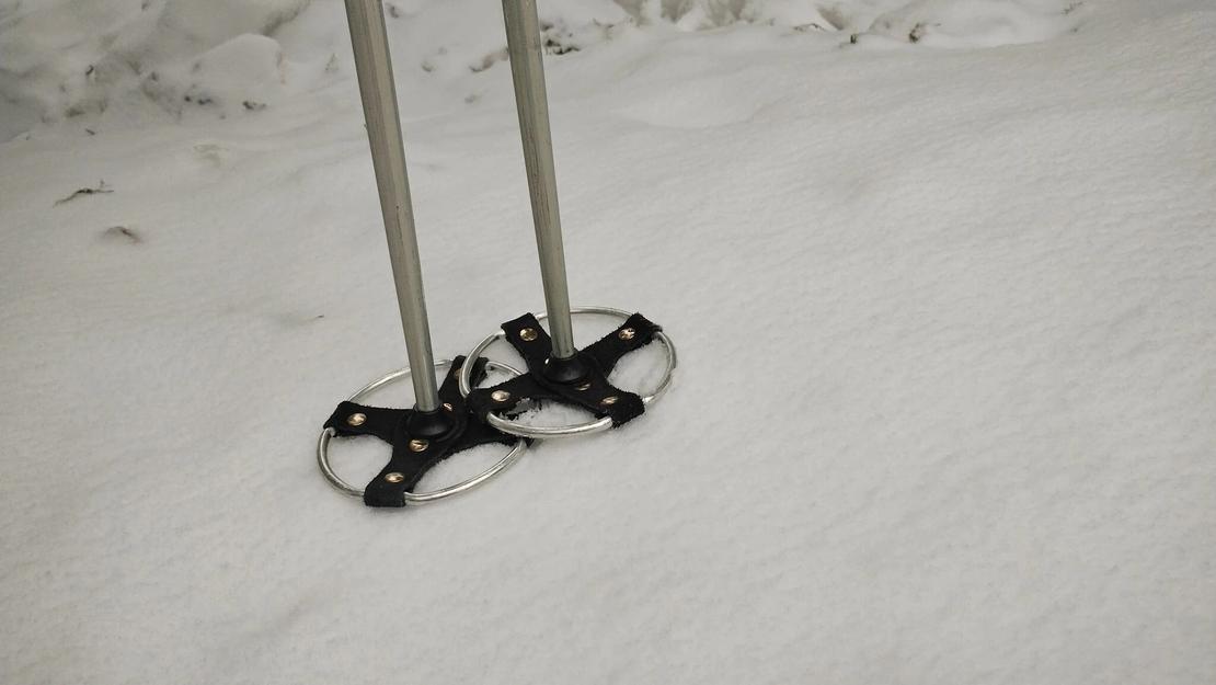 Sauvaparin isot sommat lumessa.