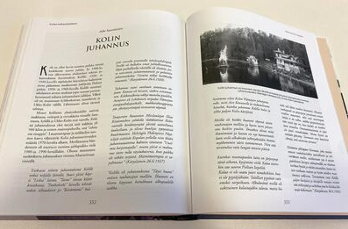 Kirjan aukeama, joka esittelee Kolin juhannusperinteitä ja vanhaa kesäjuhlan viettoa.