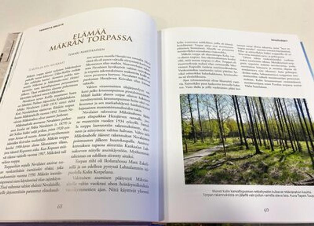 Kirjan aukeama, jossa kerrotaan elämästä Mäkrän torpassa.