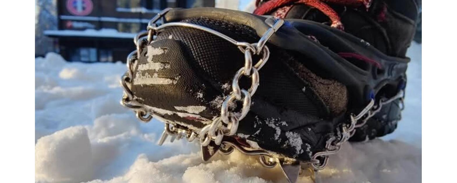 Liukuesteet kenkien päälle